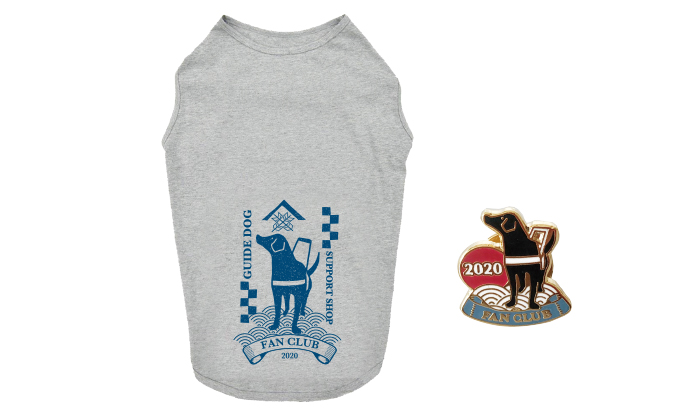 ファンクラブ犬用Tシャツとピンバッジ写真