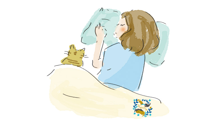 ガーゼケットをかけて寝ている女性のイラスト