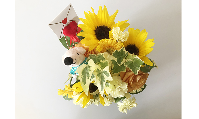 イエロー系の花のアレンジメント写真