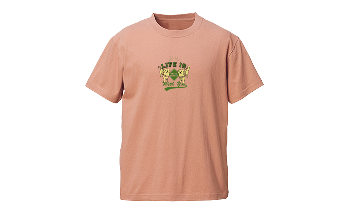 コーラルベージュのTシャツ