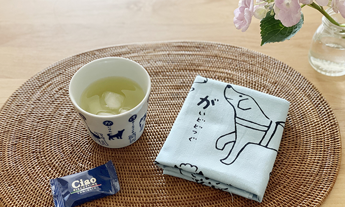 そばちょこにお茶を入れた写真