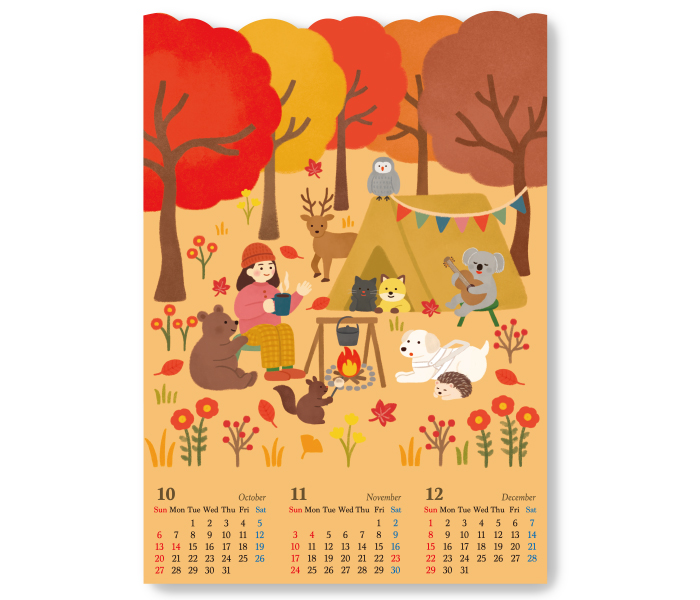 10月から12月のカレンダー　紅葉がきれいな秋らしいイラスト。焚火をして鍋を温めそれを中心に盲導犬の傍らには眠っているはりねずみ、女性、クマ、りすが温まっていて、テントには猫、キツネ、ふくろうがいる。コアラがギターを奏でその様子を鹿が見ているイラスト。