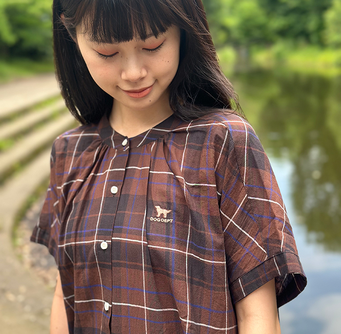 袖口と胸元の写真