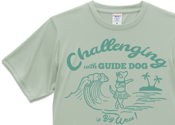 スモーキーグリーンのTシャツの写真
