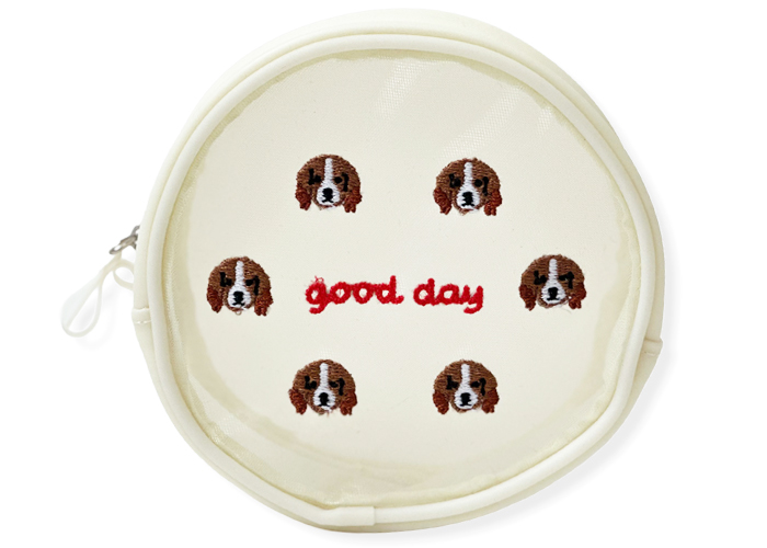 白にコーイケルホンディエの刺繍