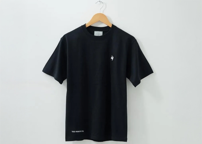 ブラックのTシャツ