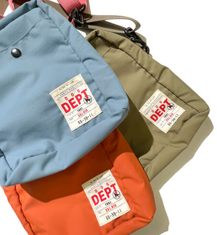 ３色のポーチが積みあがってからなっている写真