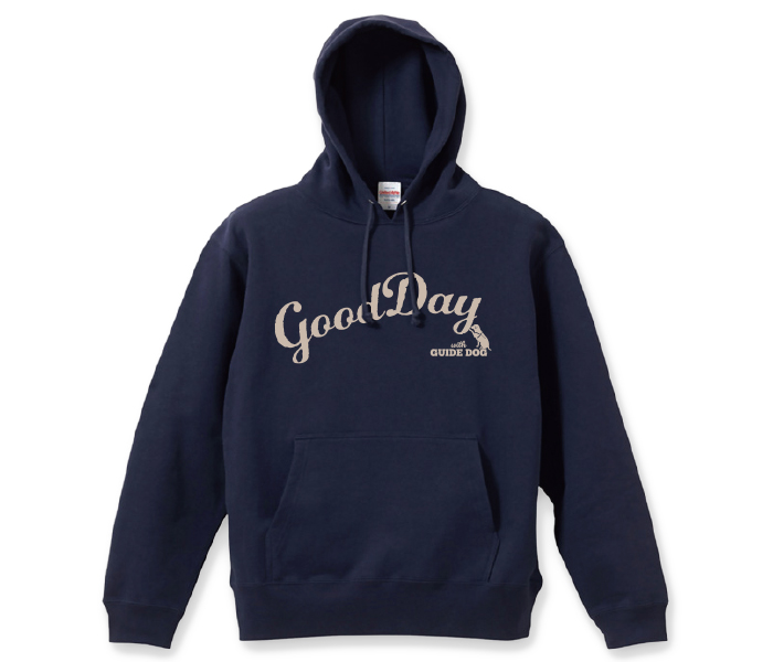 ネイビーのパーカーの写真。プリント色はグレージュ