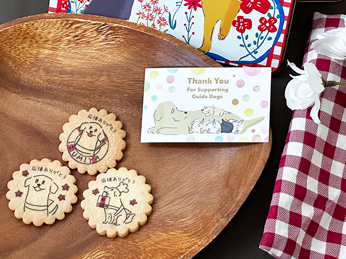 3種類のプリントクッキーとサンクスカードの写真。