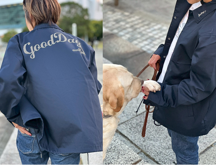 女性がネイビーのジャケットを着用し、後ろを向いている写真とラブラドールが女性にお手をしていて襟の刺繍が見えている写真
