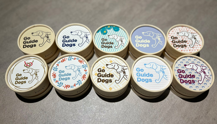 石鹸のパッケージデザインが平置きされている写真