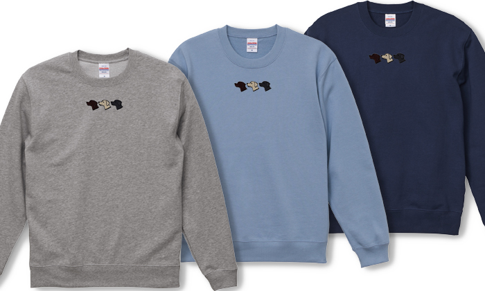 左からグレー、アシットブルー、ネイビーのトレーナー