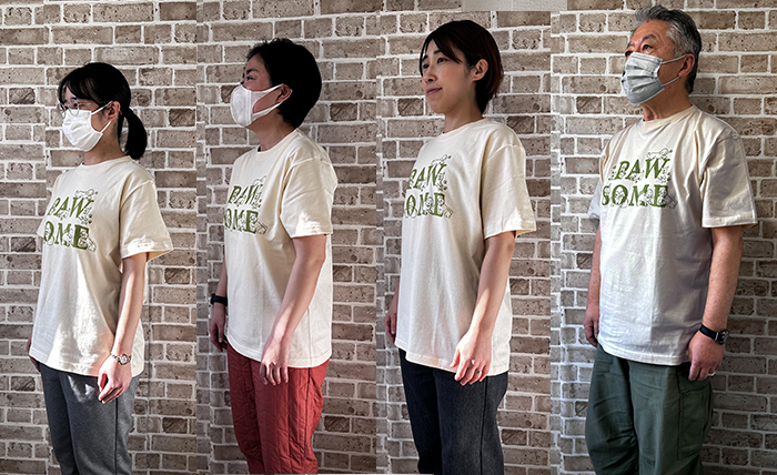 身長差で並んで右斜めを向いた着用写真