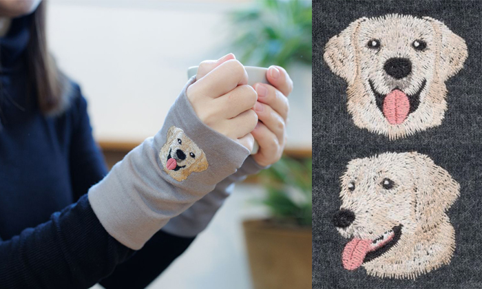 左側は女性がサンドベージュ生地にラブラドールの刺繍がされているハンドマフラーを着けている写真。右側に杢ブラックはラブラドールの正面と斜め横を向いている刺?墸の写真