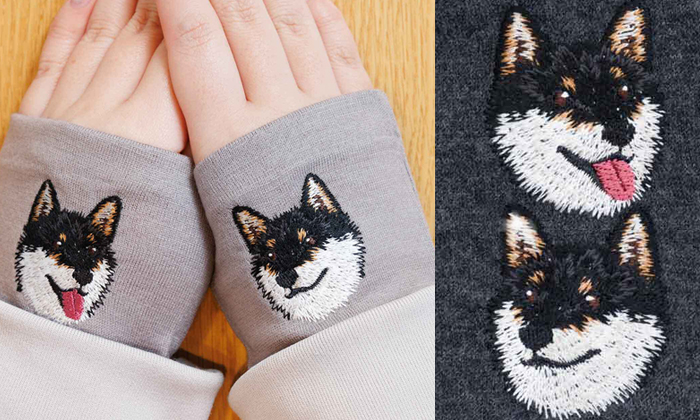 左側は女性がサンドベージュ生地にシバのブラックの刺繍がされているハンドマフラーを着けている写真。右側は杢ブラックにシバのブラックが左右斜め横を向いている刺?墸の写真