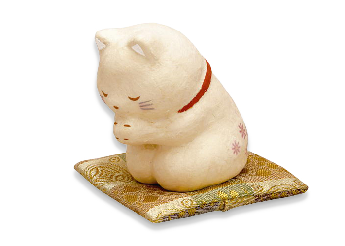 猫の置物の斜め左の写真