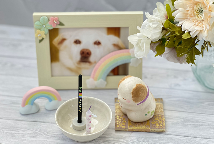 ご供養グッズが飾られている写真