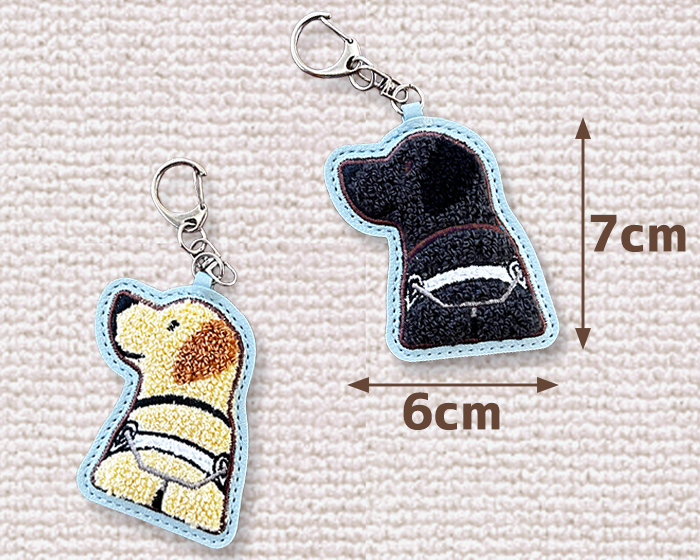 左がイエローラブ、右がブラックラブ縦7センチ、横6センチ