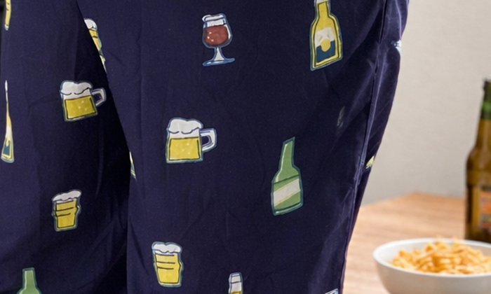 ビールやお酒の瓶の柄の生地アップ写真