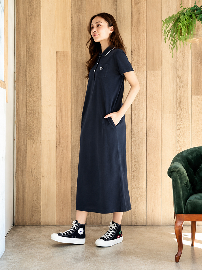 女性がブラックを着用している写真