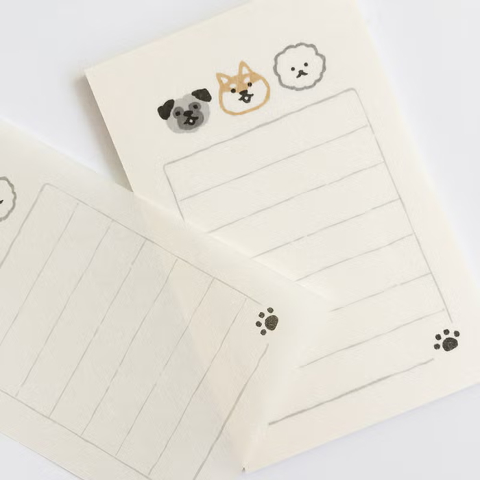 便箋の拡大写真。罫線の書かれている一番上に左から、パグ、柴犬、ビションフリーゼのイラストが描かれている