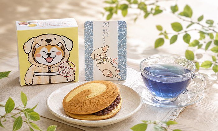 秋田で有名なもふどらとのコラボで生まれた盲導犬応援もふどら。左がもふどら、右が盲導犬応援もふどらのパッケージ写真